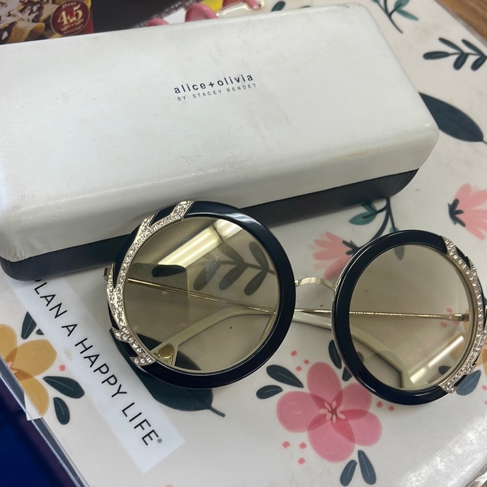Alice + Olivia sunglasses with original case